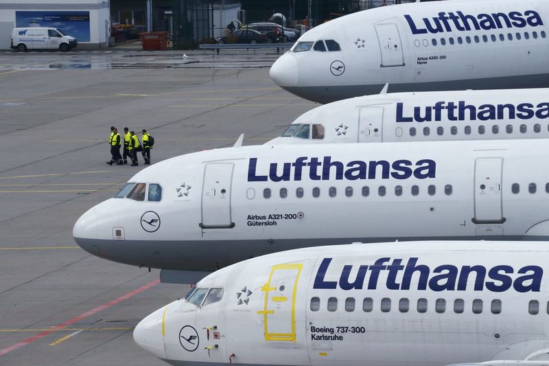 Lufthansa shares dip post Q3; earnings beat seen as “lower quality”