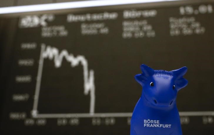 European stocks retreat despite positive growth data;UK budget due