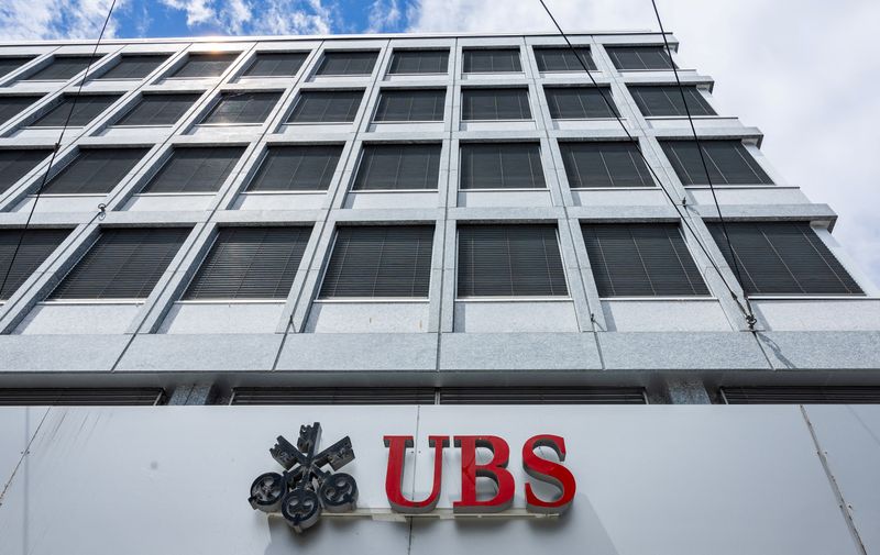 UBS ‘bang on target’ with Credit Suisse integration, IT chief says