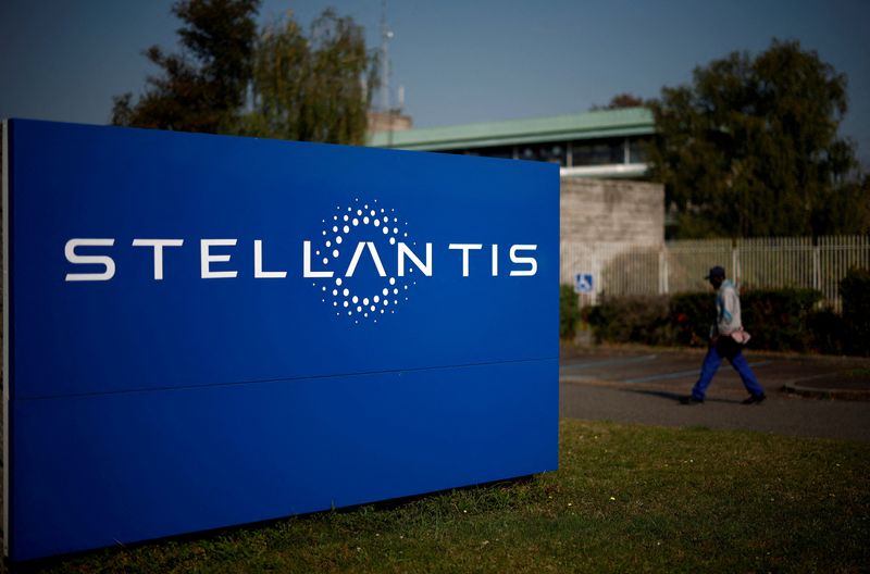 Stellantis CEO Carlos Tavares to retire in 2026, company says