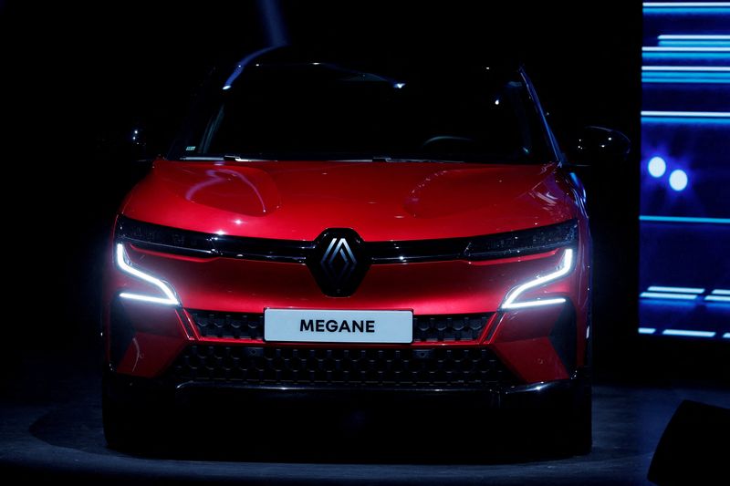 Low-cost hybrid tech gives Renault breathing space in tough EV transition