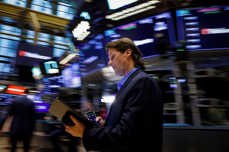 Wall St muted as investors pause ahead of big corporate earnings