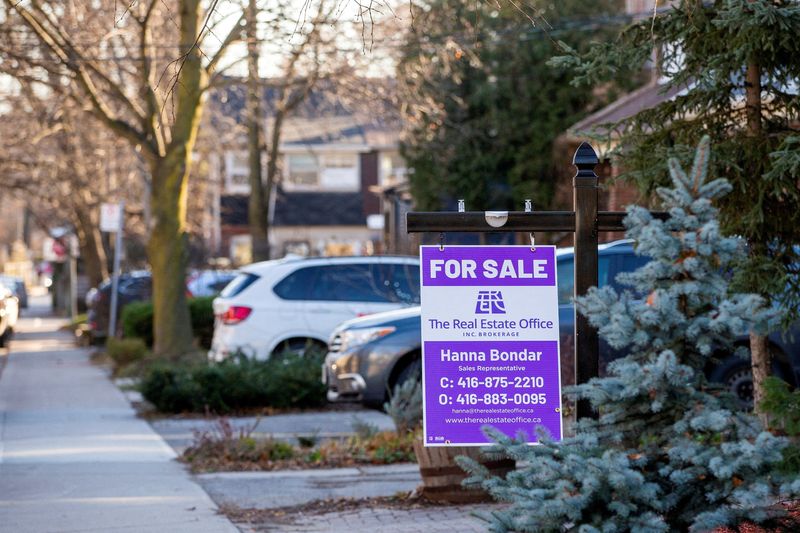 Canadian homeowners consider switch to variable rate mortgages after big rate cut