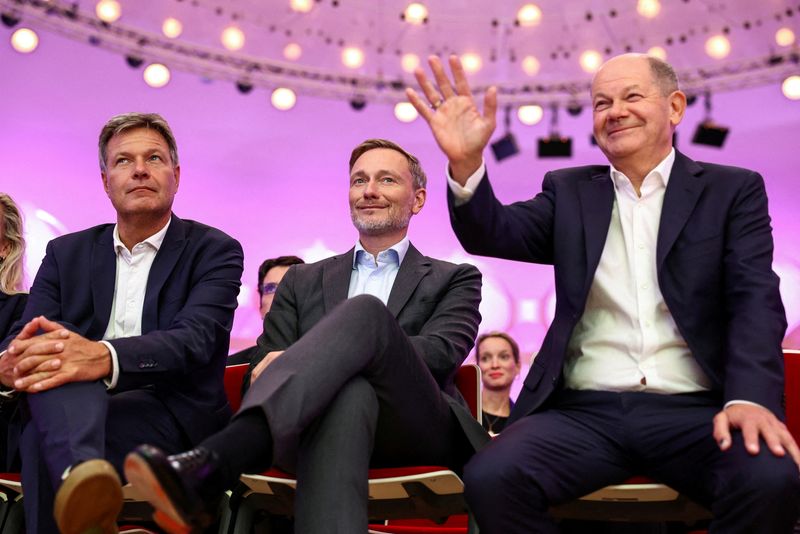 Analysis-Risk of German coalition breaking up rises, fate hinges on FDP liberals