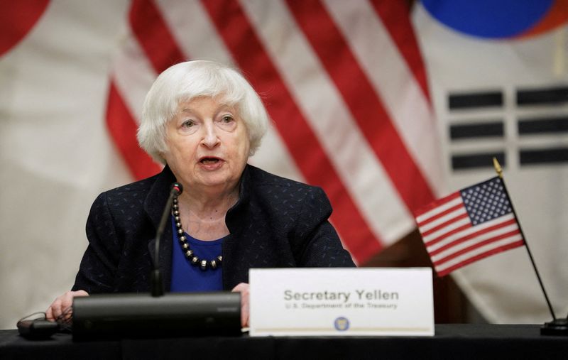 A week before US vote, Yellen revives arguments on strong economy