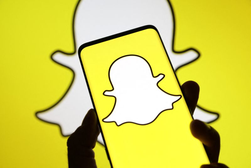 Snap beats revenue and user growth estimates, announces $500 million buyback