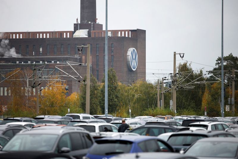 VW and workers face off in second round of talks over pay and plants