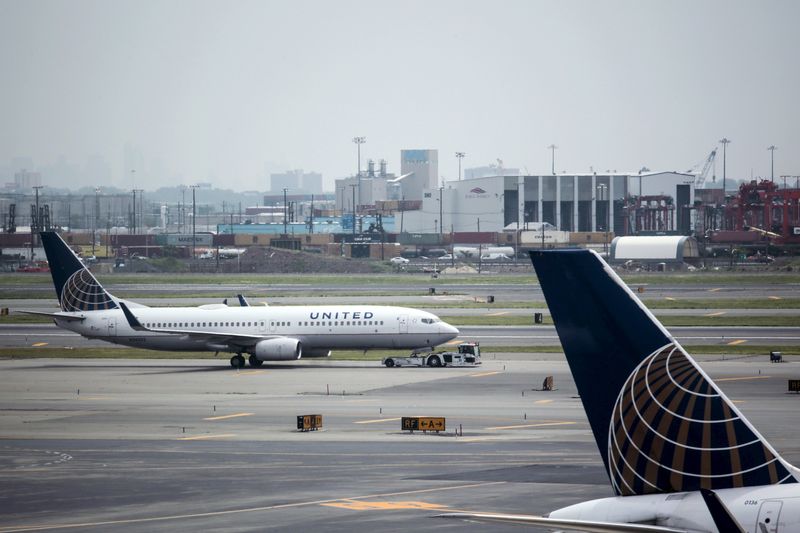 United Airlines tops Q3 estimates, announces $1.5B share buyback