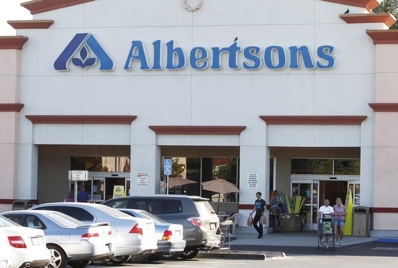 Albertsons beats Q2 expectations, shares edge higher