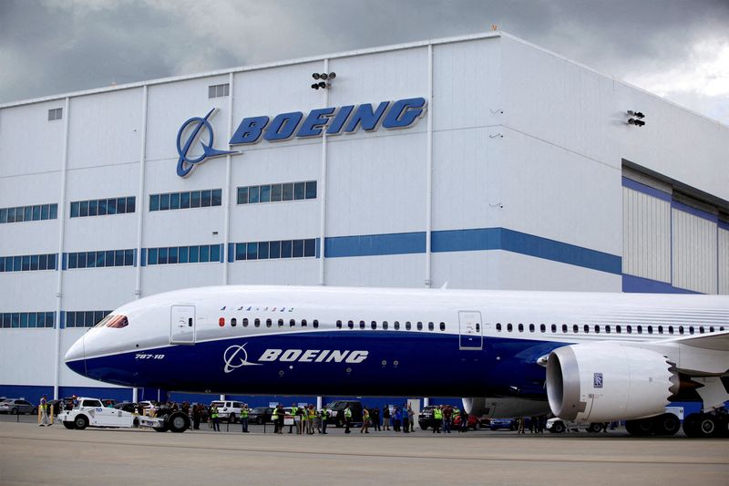 Boeing raises about $21 bln in share sale