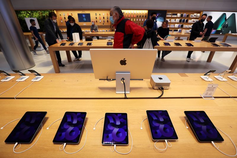 Apple dips as Jefferies says iPhone 16 demand ‘remains weak’