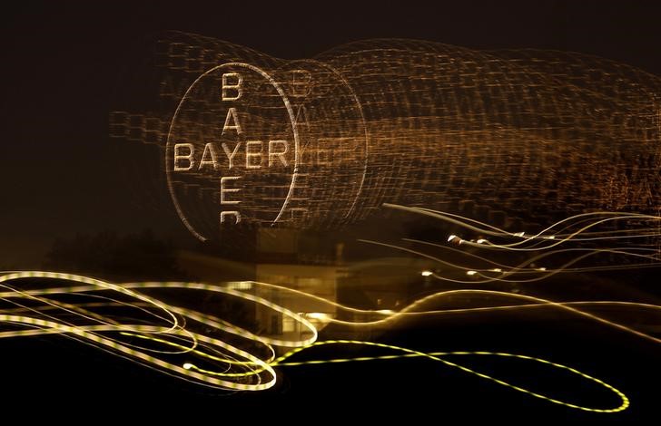 Bayer shares plunge on weak Q3, guidance cut