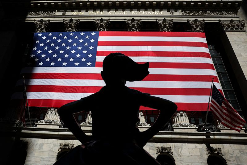 Hedge funds search for trades in dead-heat US election