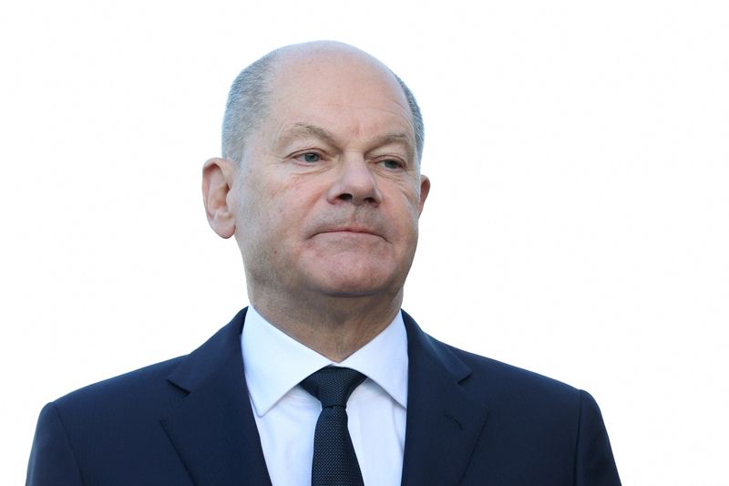 German voters and opposition keep heat on Scholz for early election