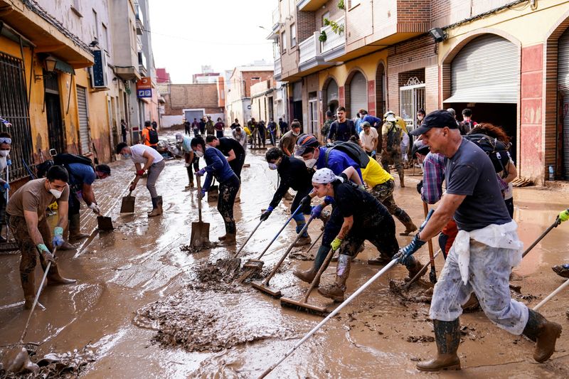 Spain announces 3.76 billion euros in new aid to Valencia after floods