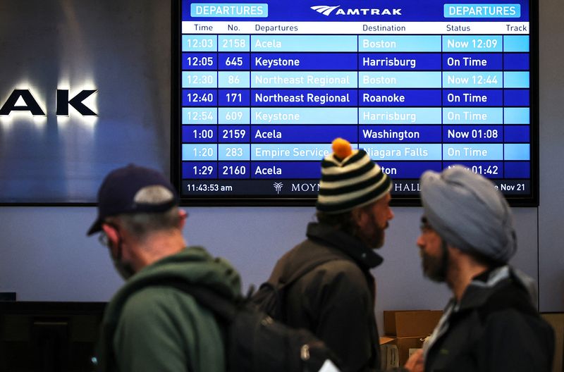 Amtrak temporarily halts all trains between New York and Washington over power issues