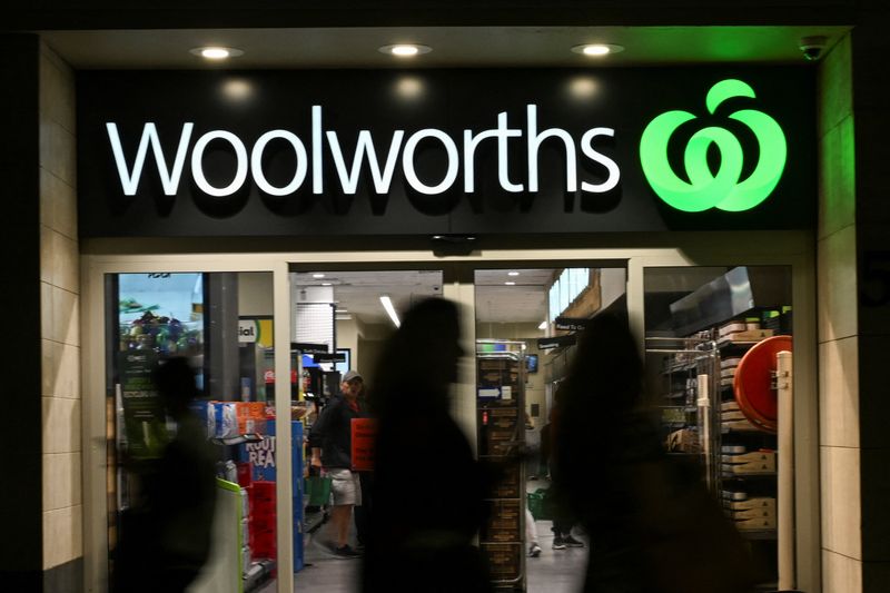 Aussie law firm takes Woolworths, Coles to court over dodgy discount claims