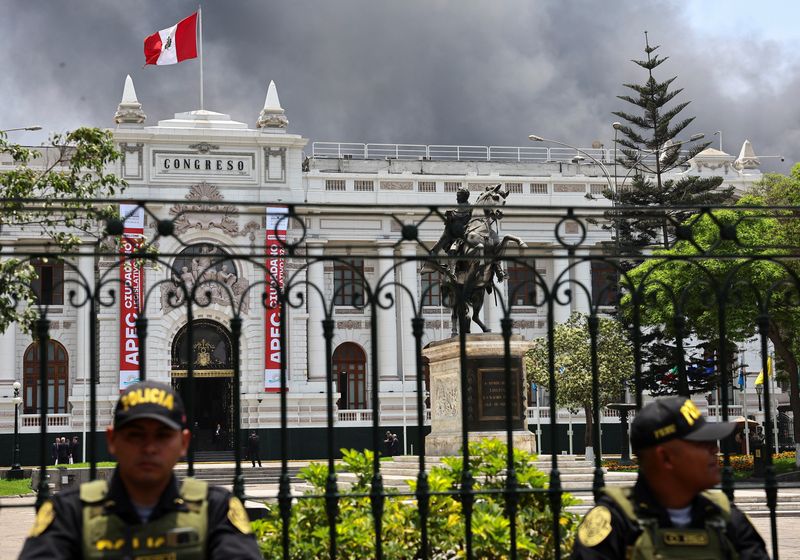 China’s Xi arrives in Lima for APEC, to open Pacific megaport