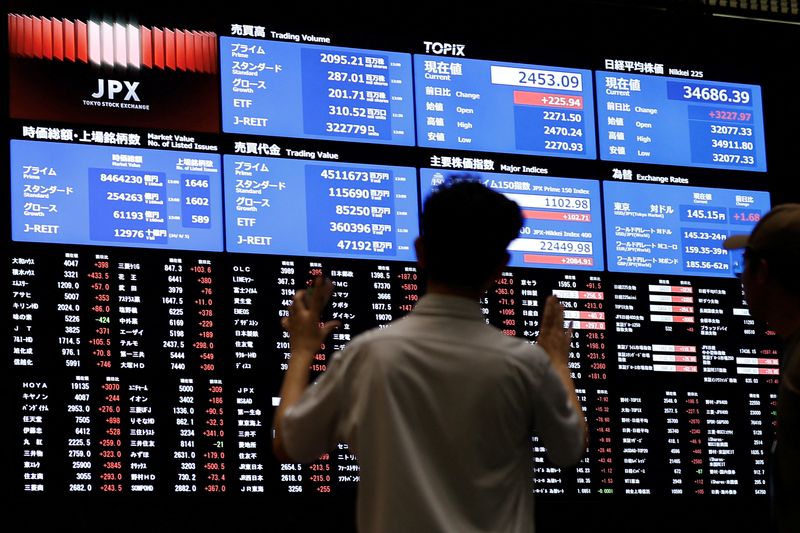 Japanese investors sold overseas equities for second straight month in November