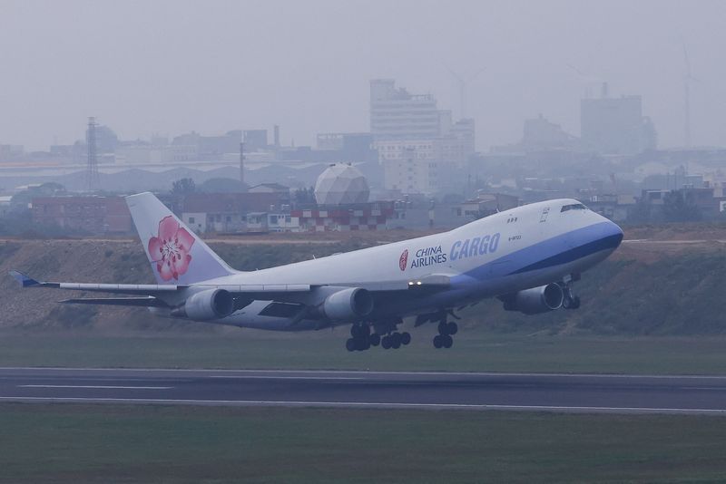 Taiwan’s China Airlines splits $11.9 billion aircraft deal between Boeing and Airbus