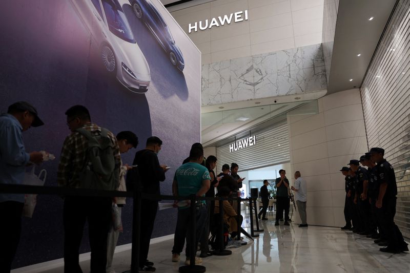 Huawei cuts prices of a variety of high-end devices