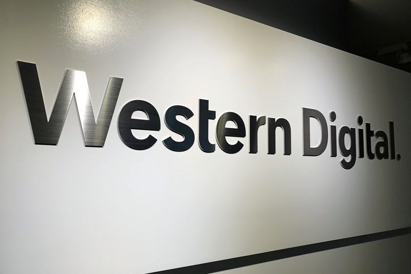 Western Digital faces headwinds, shares drop