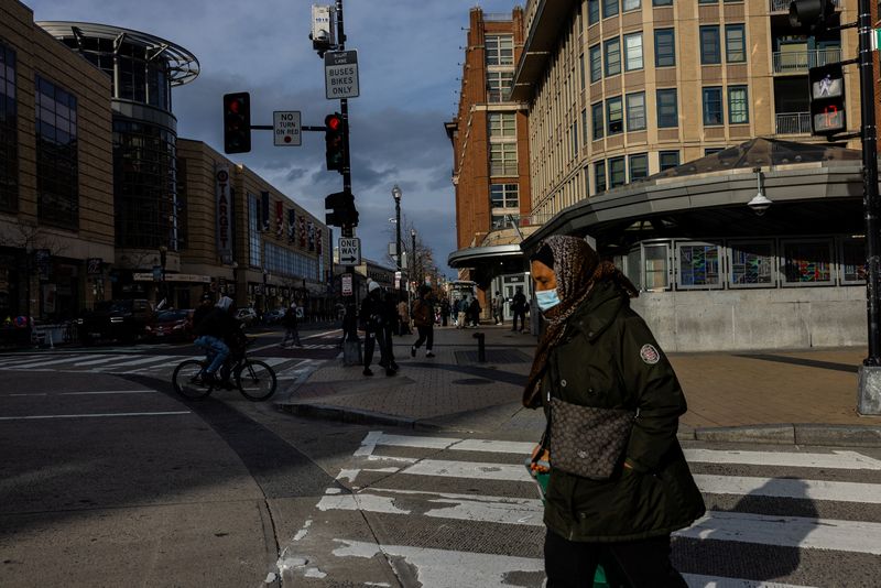 Winter storm hits central US, barrels toward Washington