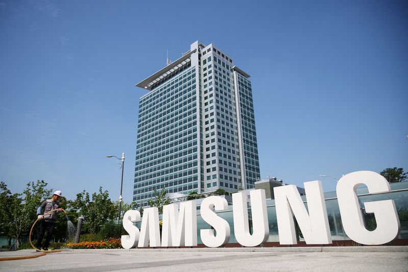 Samsung’s preliminary Q4 profit falls far short of estimates as chip issues drag