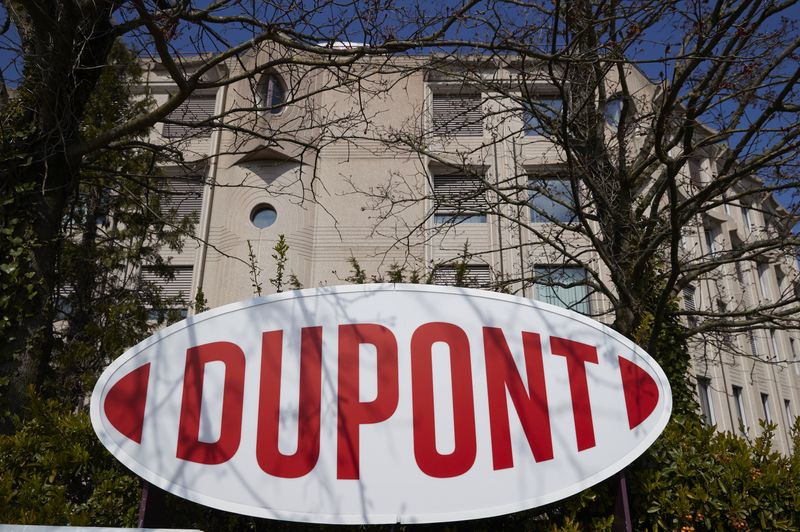 DuPont says it will not separate its water business